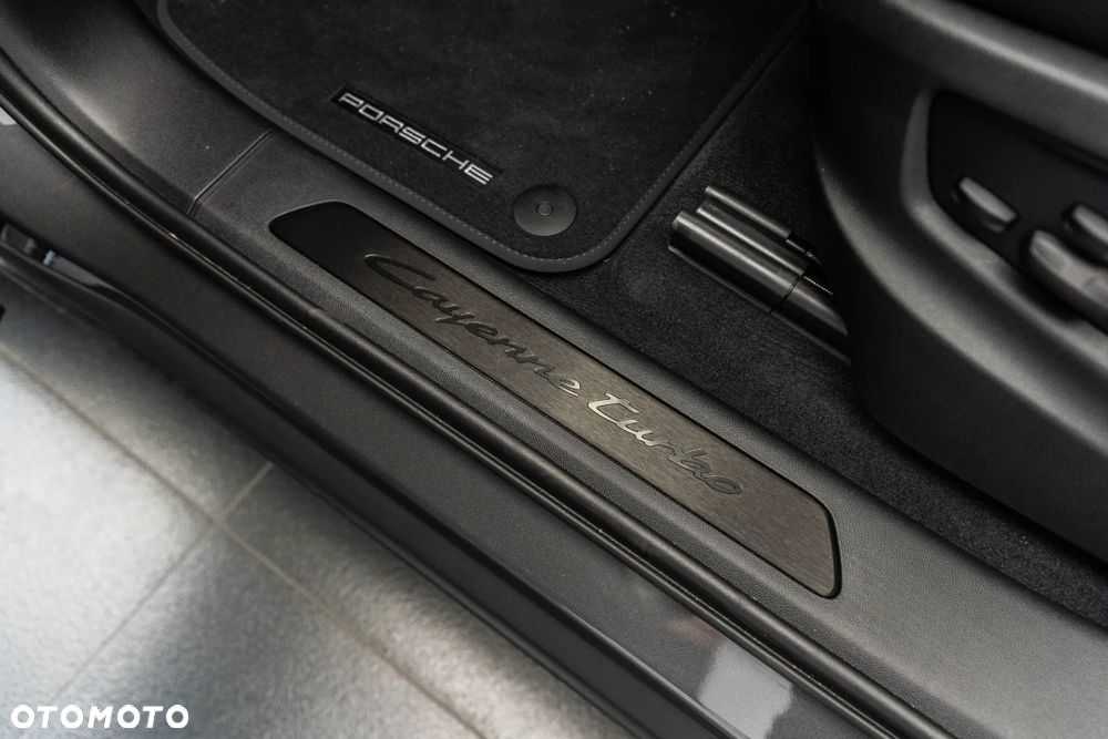 Porsche Cayenne - 29