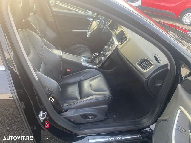 Volvo V60 D6 Plug-In-Hybrid AWD Geartronic Momentum - 8