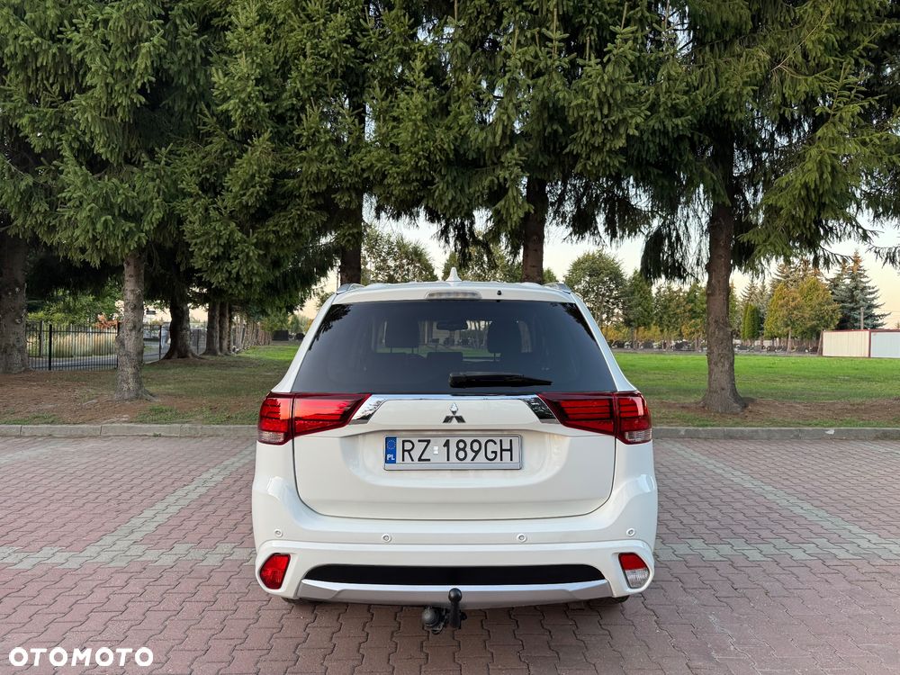 Mitsubishi Outlander 2.0 4WD - 7