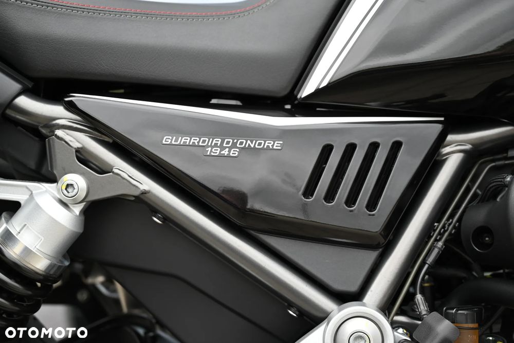 Moto Guzzi V85 - 30