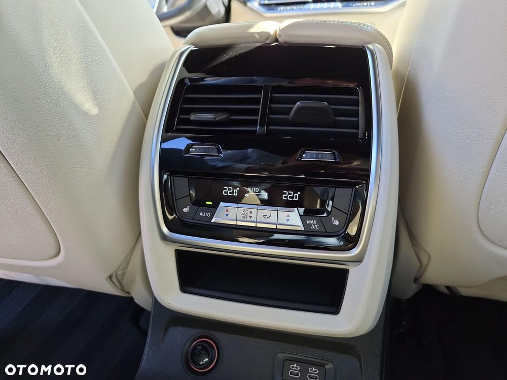 BMW X7 M50d sport - 24