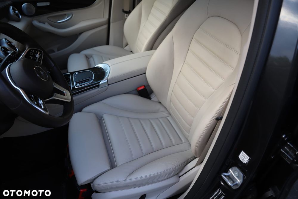 Mercedes-Benz GLC 200 4Matic 9G-TRONIC AMG Line Plus - 9