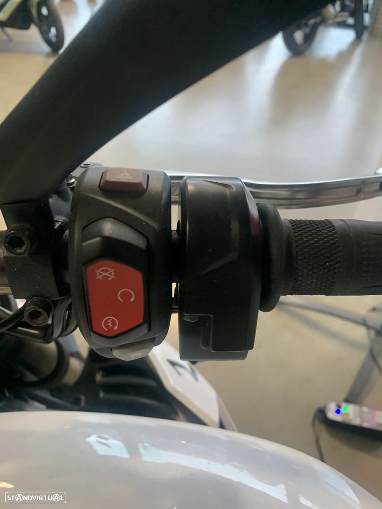 Triumph Speed Triple SPEED TRIPLE 765 - 6