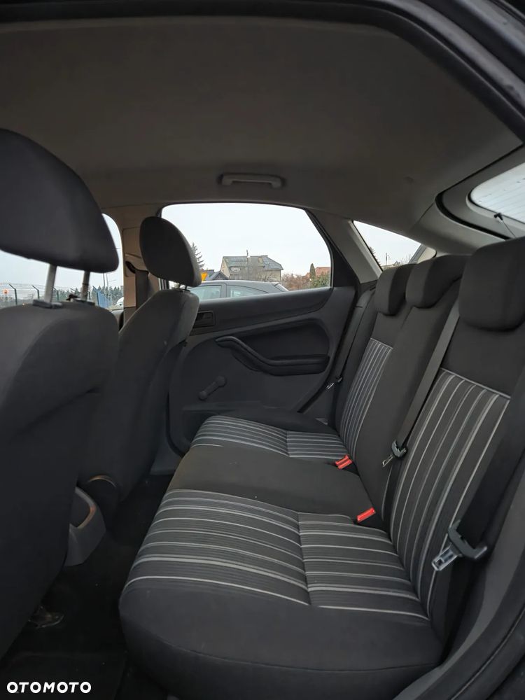 Ford Focus 1.6 Ambiente - 13