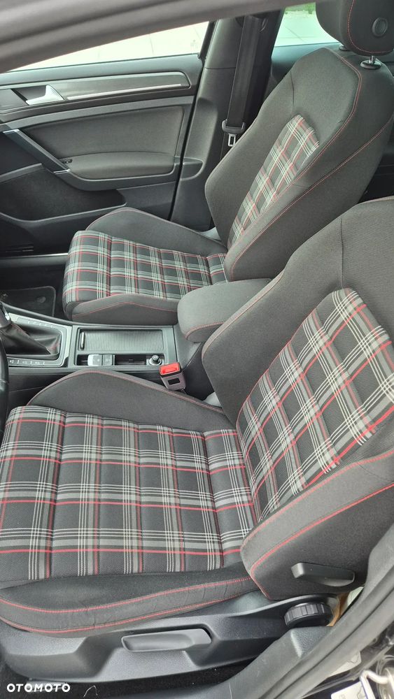 Volkswagen Golf GTI 2.0 TSI OPF Performance - 13