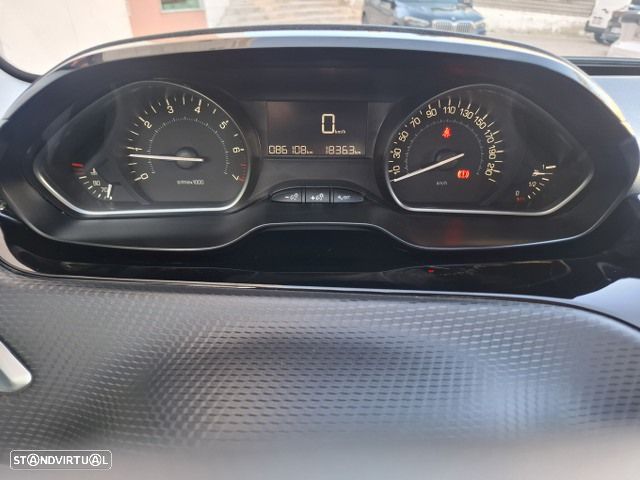 Peugeot 208 1.2 PureTech Signature - 14