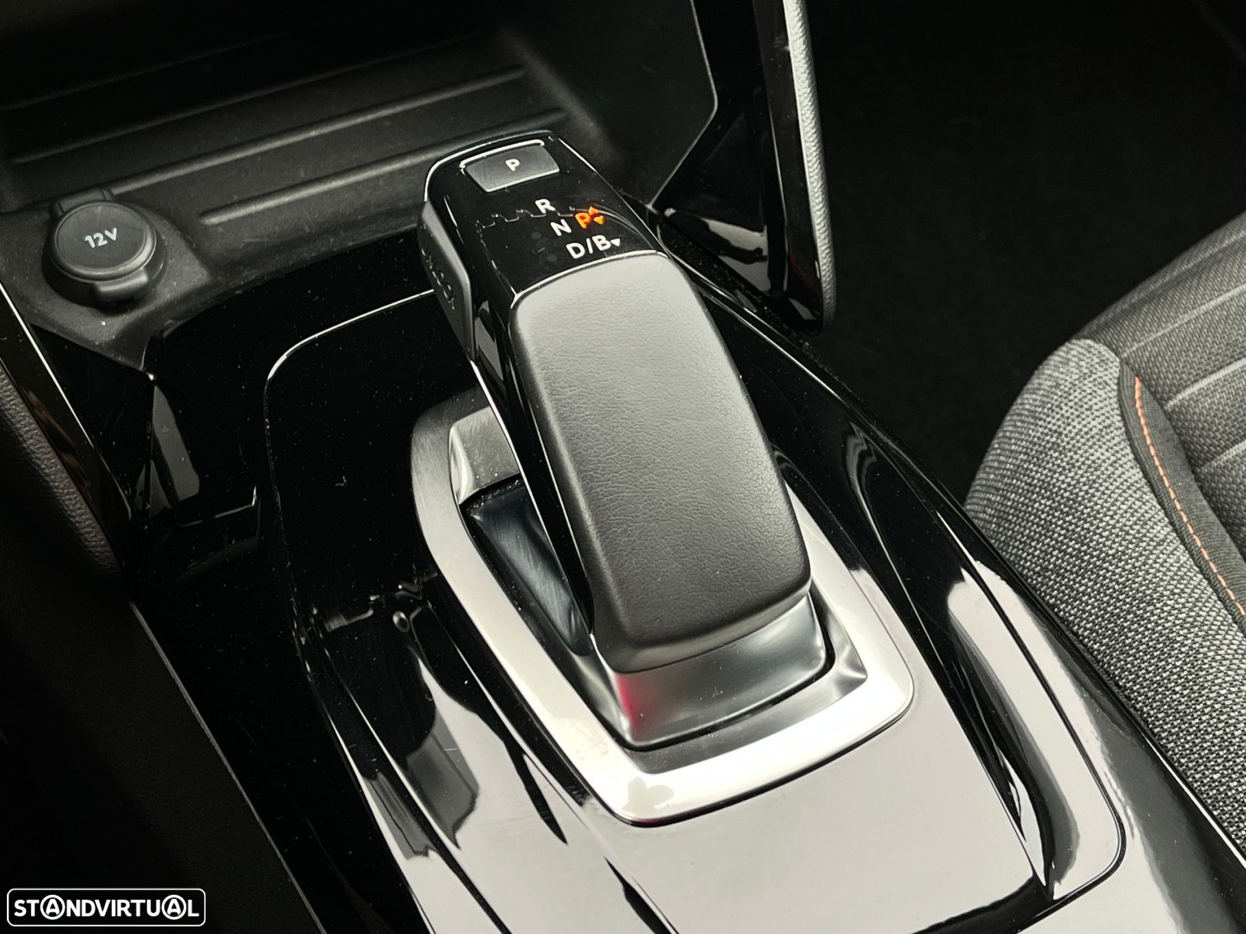 Peugeot e-2008 50 kWh Active - 20