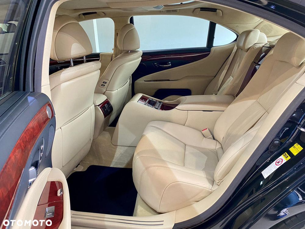 Lexus LS 600h L Superior - 23