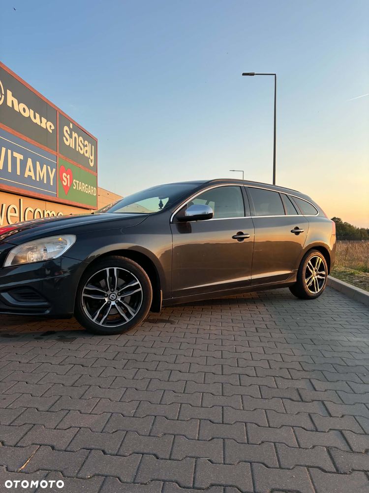 Volvo V60 D3 R-Design - 3