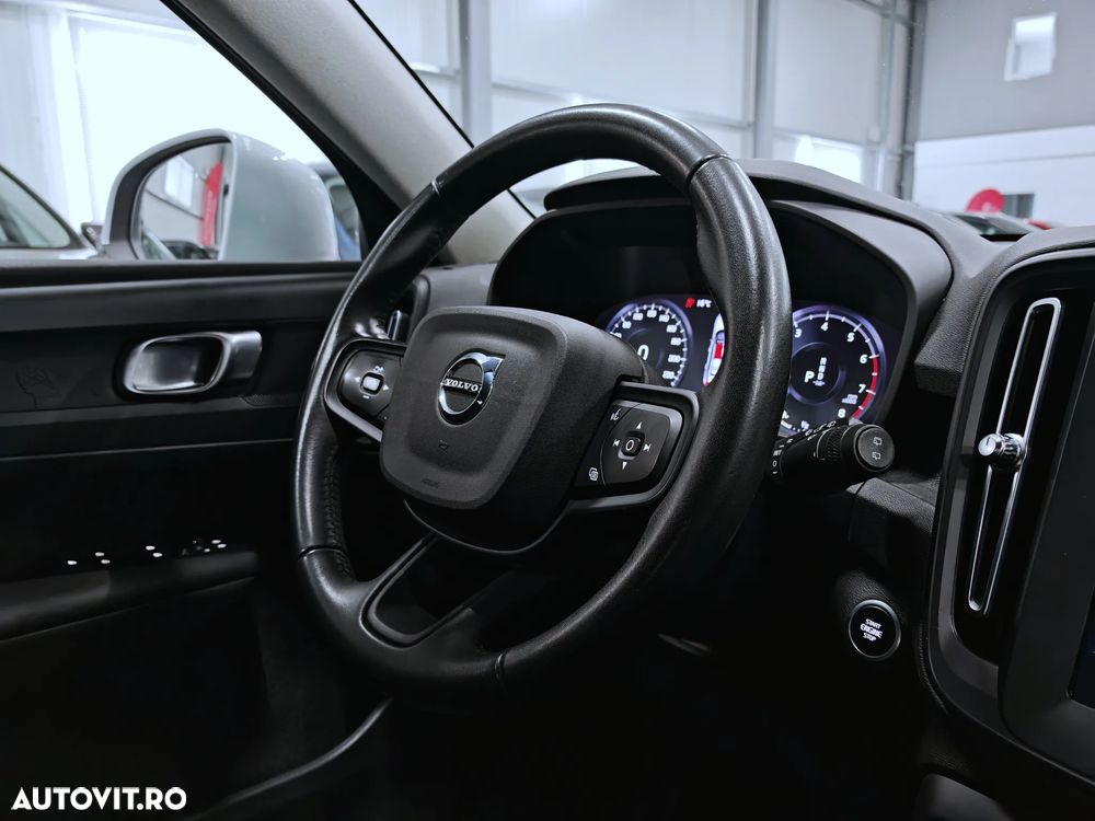 Volvo XC 40 T2 AT8 Momentum - 12