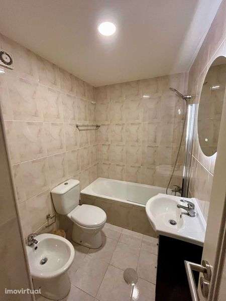 T1 Renovado em Arca d'Água | Garagem + Arrumos | Venda Particular - Grande imagem: 5/12