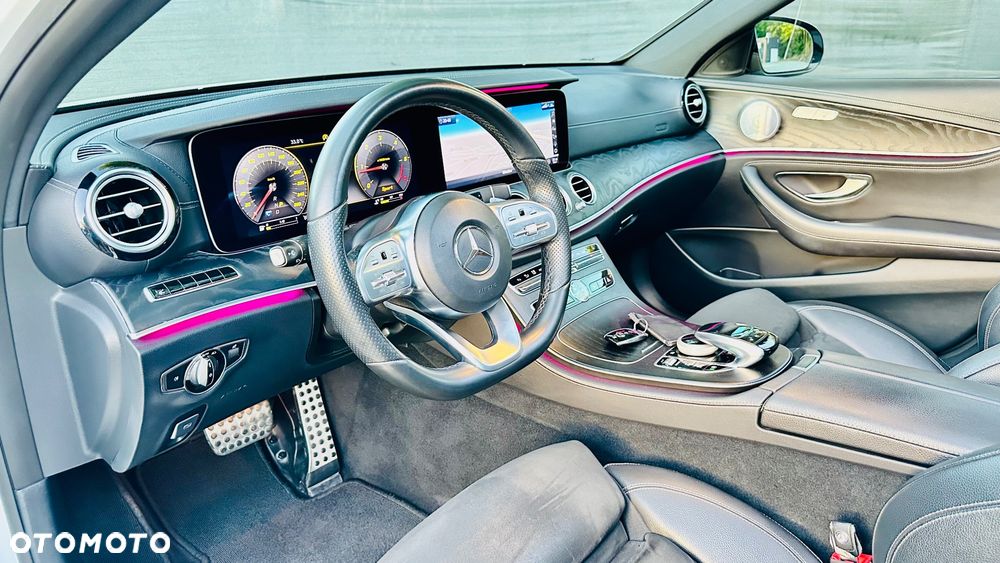 Mercedes-Benz Klasa E 220 d 4-Matic 9G-TRONIC - 24
