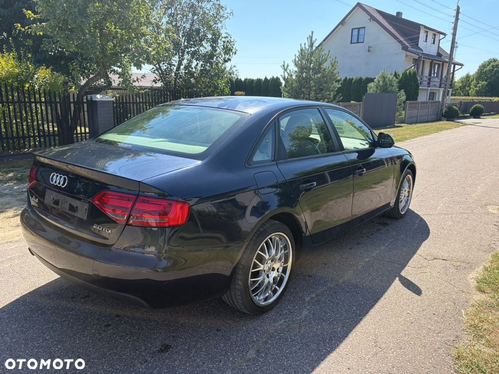 Audi A4 Limousine - 4