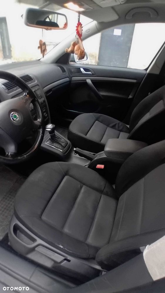 Skoda Octavia 1.6 Ambiente Tiptr - 11