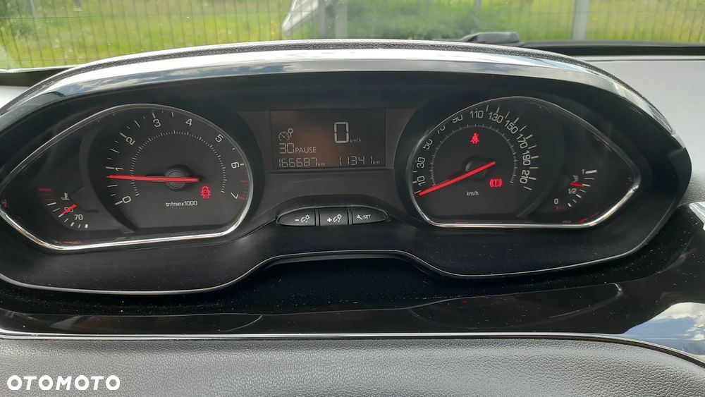 Peugeot 208 1.2 PureTech Active - 12