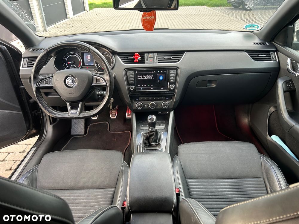 Skoda Octavia 2.0 TSI RS - 10