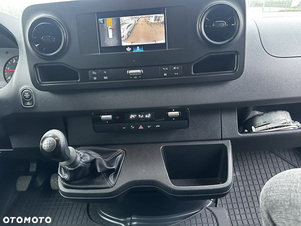 Mercedes-Benz Sprinter - 21