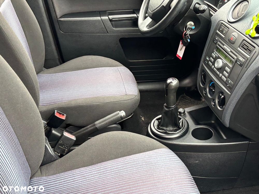Ford Fusion - 32