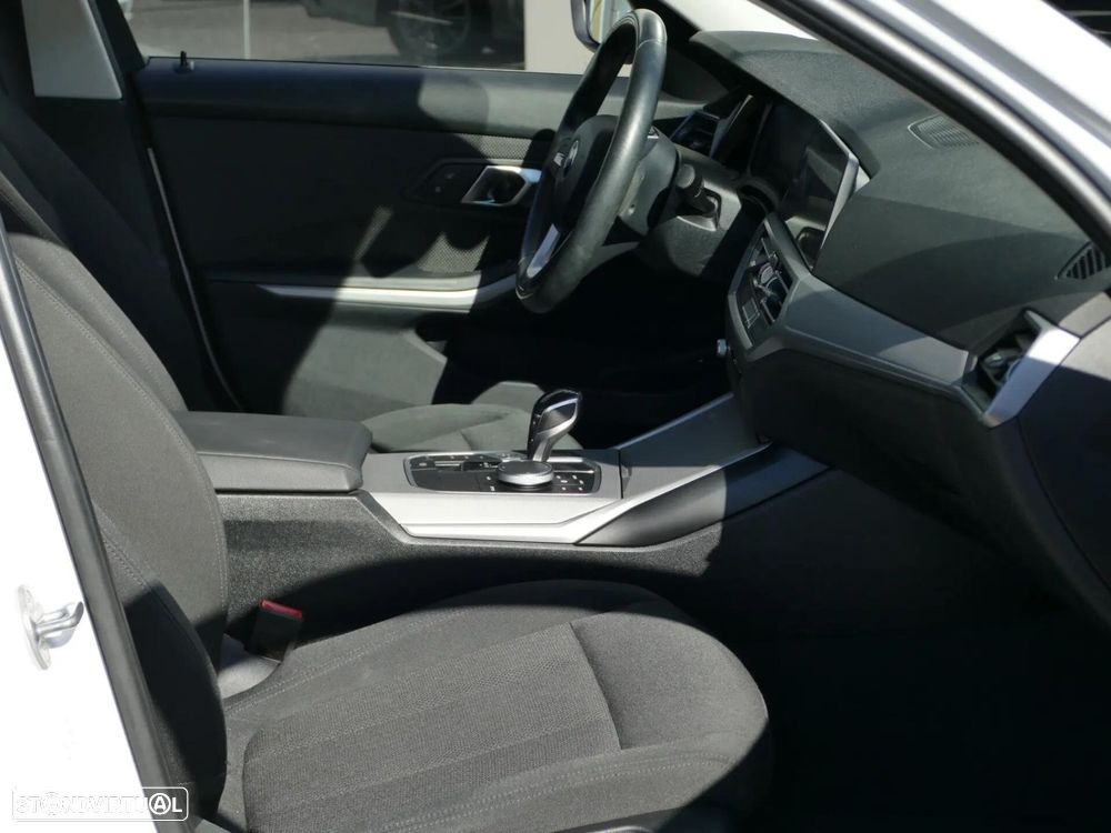 BMW 330 e iPerformance Advantage - 29