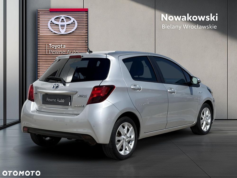 Toyota Yaris Hybrid 100 Premium - 29
