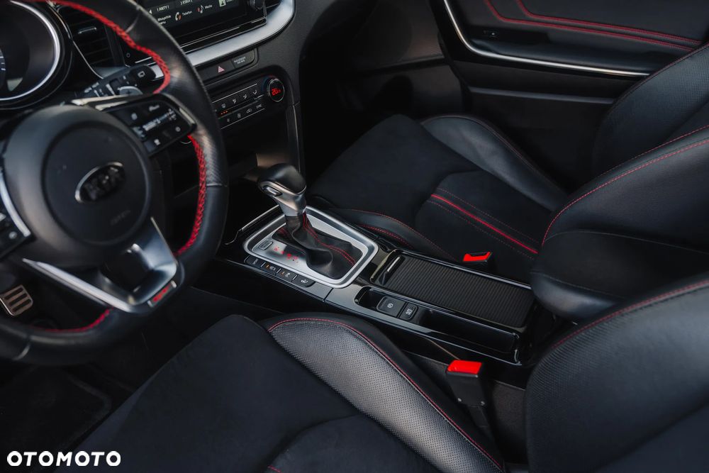 Kia ProCeed - 32