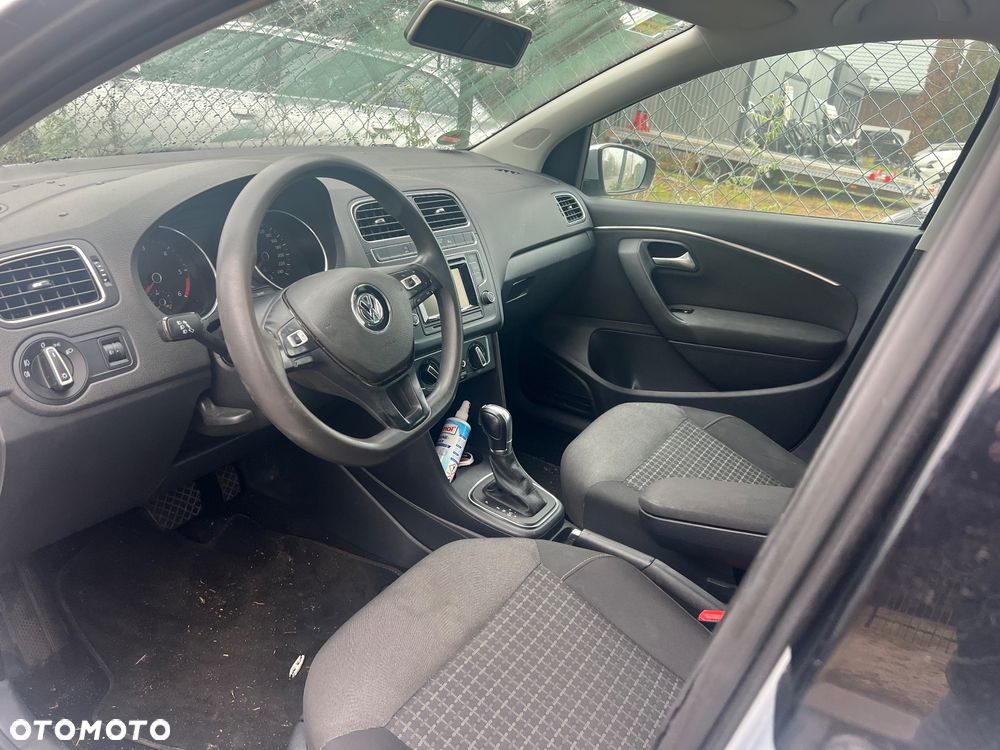 Volkswagen Polo 1.4 TDI Blue Motion Technology DSG Lounge - 9