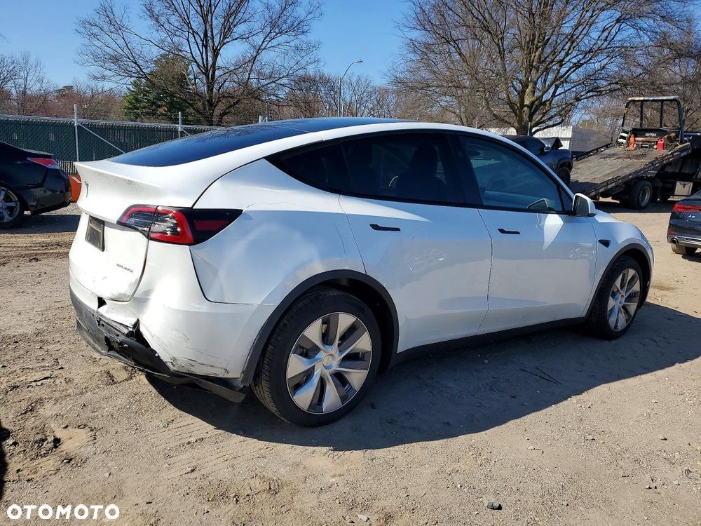 Tesla Model Y Long Range Dual Motor AWD - 4