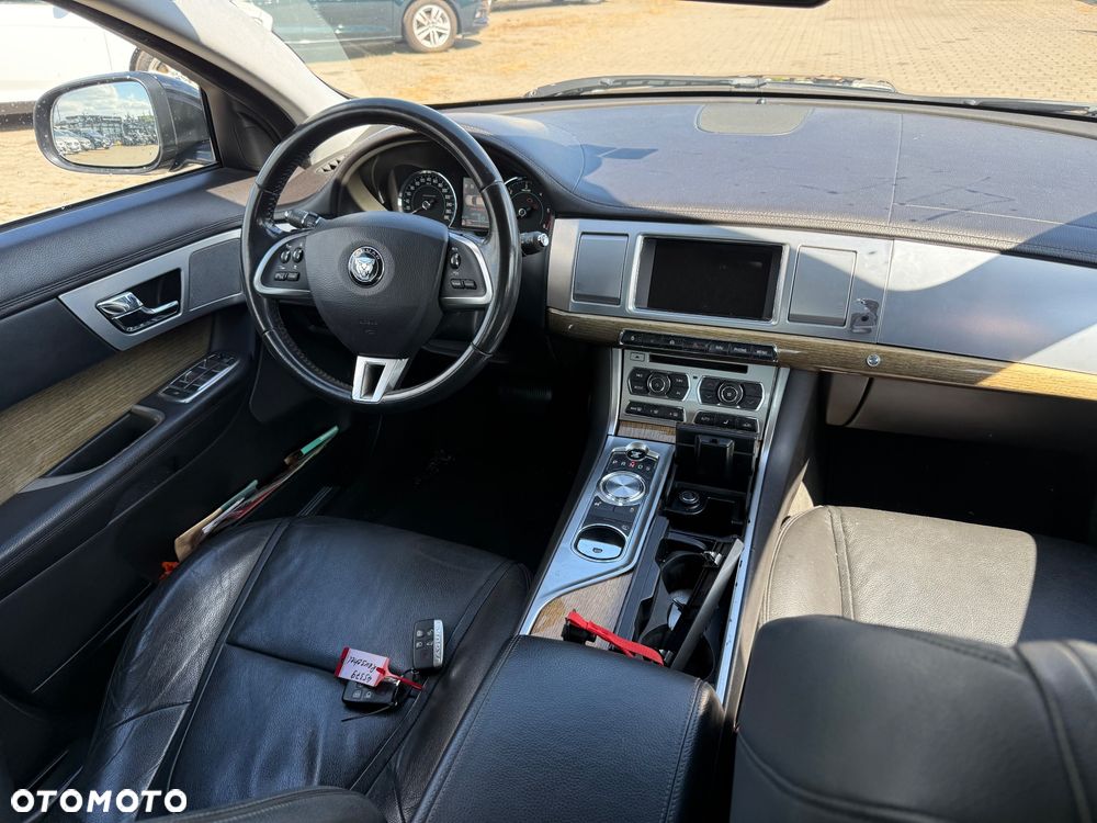 Jaguar XF 2.2 - 9