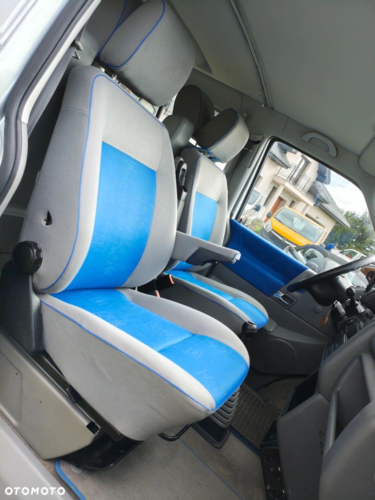 Volkswagen Multivan - 24