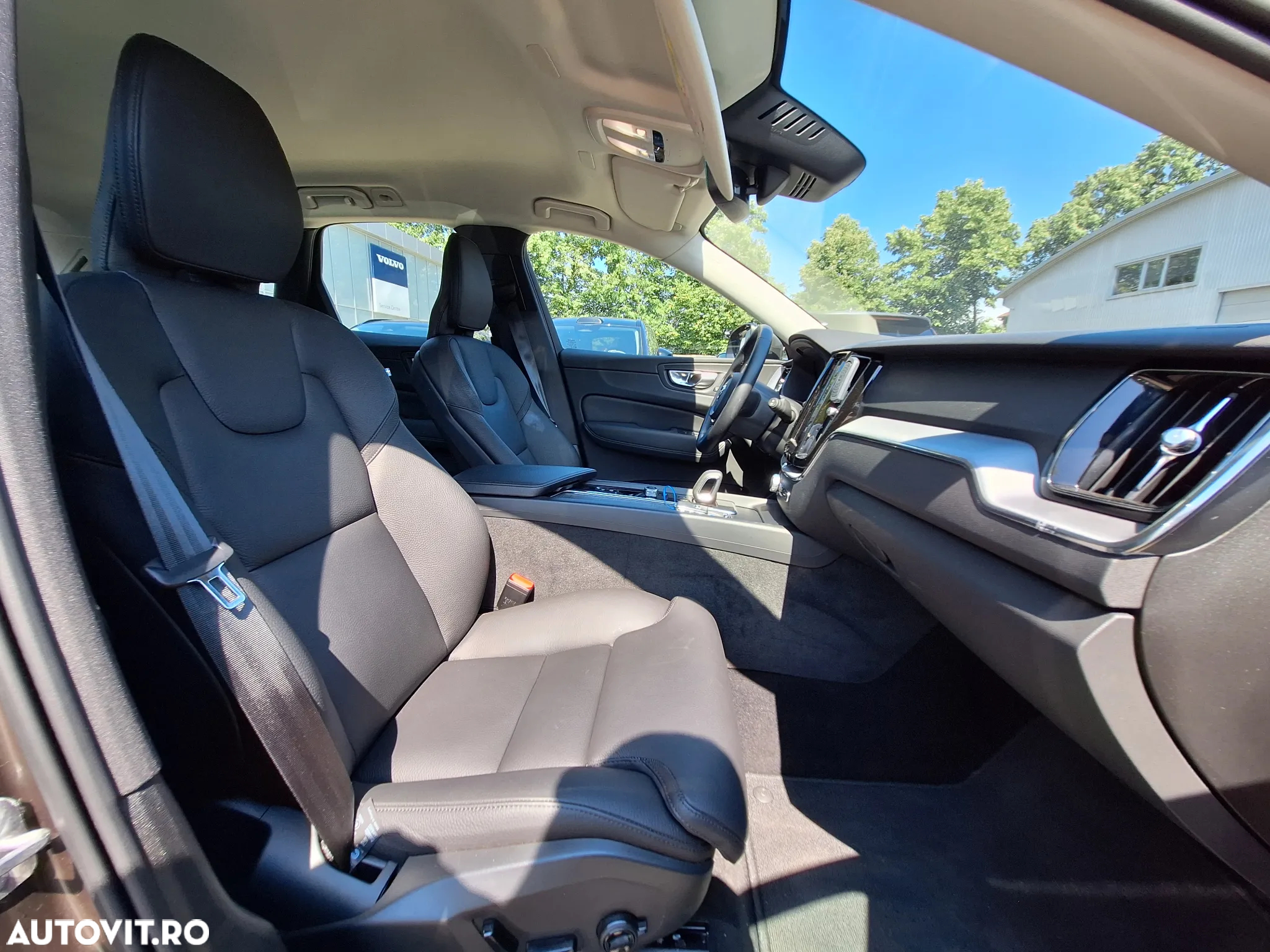 Volvo XC 60 B4 MHEV AWD Momentum Pro - 21