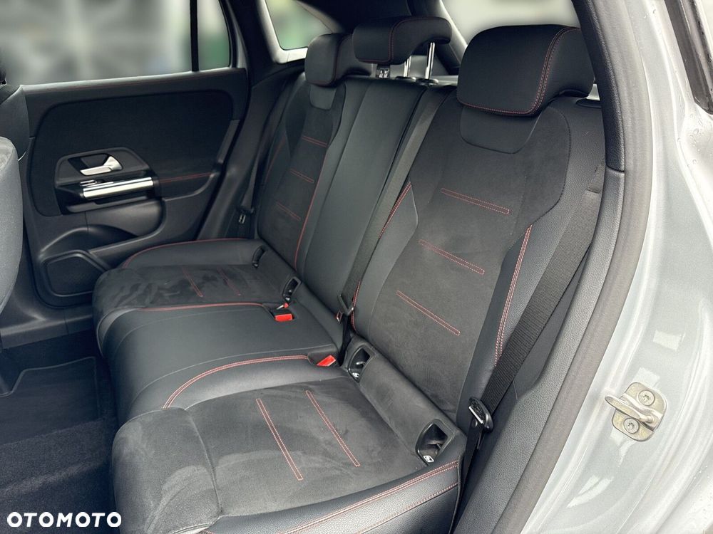 Mercedes-Benz GLA - 25