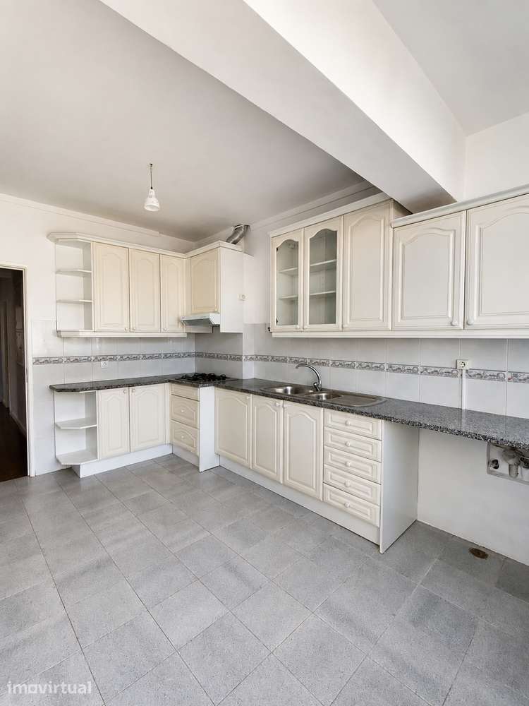 Apartamento T2 à venda na Rua Barbosa du Bocage, 13 - Grande imagem: 2/14