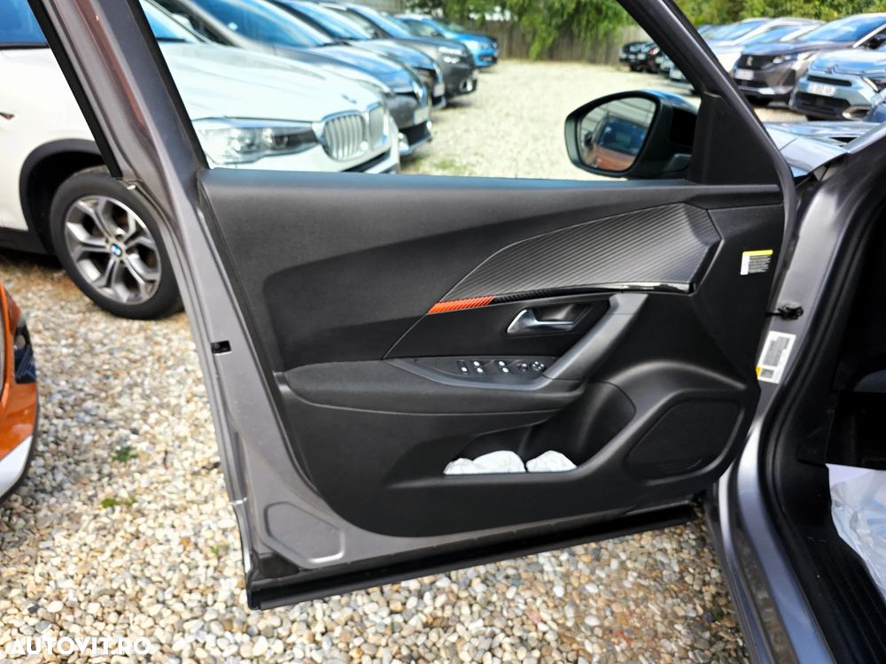 Peugeot 2008 1.5 BlueHDI 130 S&S EAT8 Allure - 21