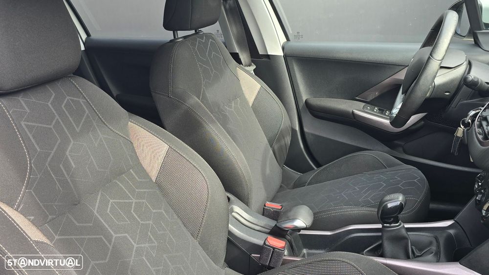 Peugeot 2008 1.4 HDi Active - 24