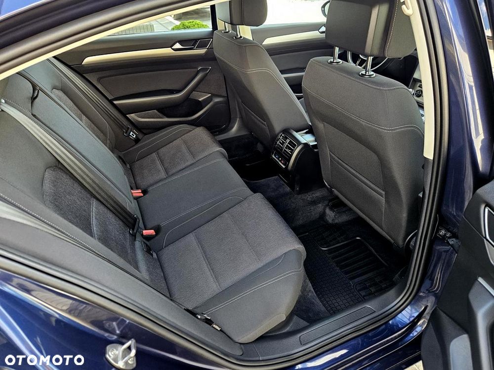 Volkswagen Passat 1.8 TSI BMT Highline - 28