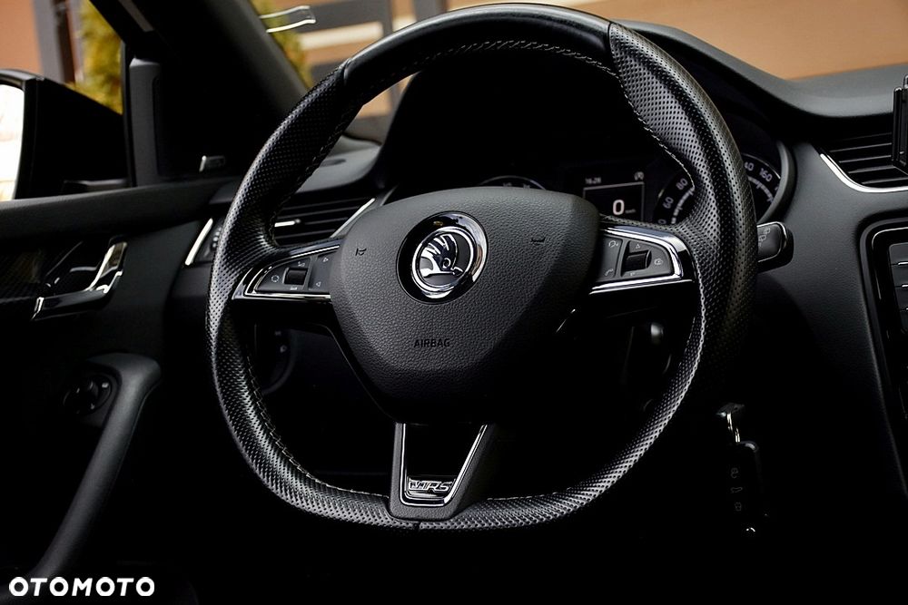 Skoda Octavia 2.0 TDI DSG RS - 19