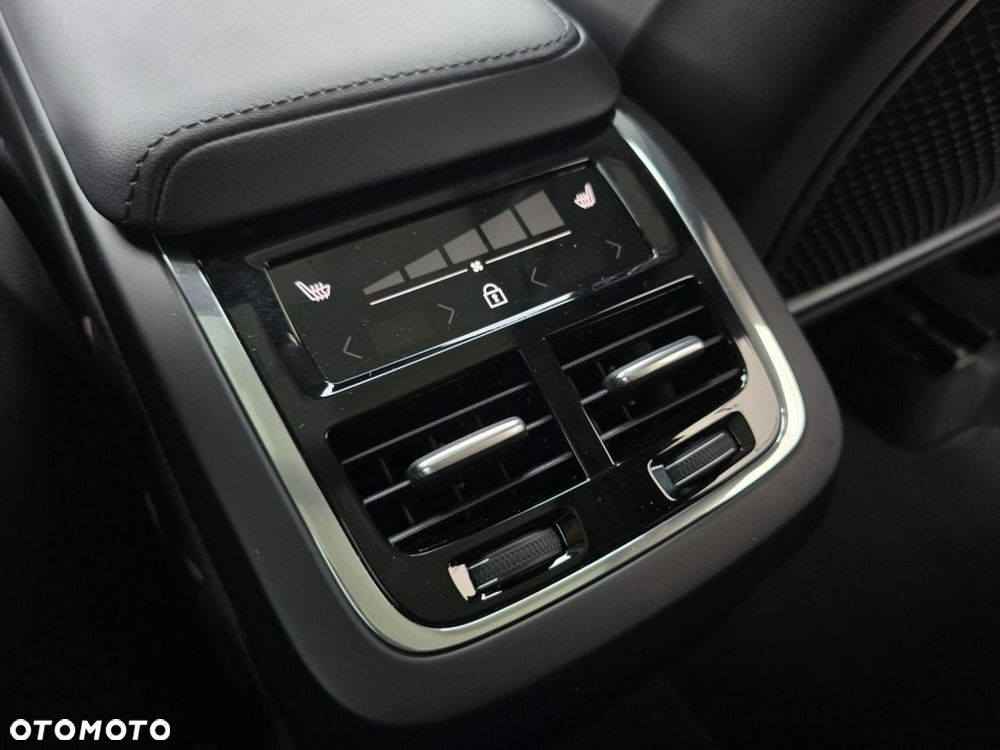 Volvo XC 60 B5 B AWD Ultra Dark - 11