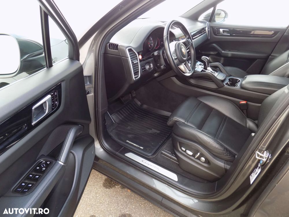 Porsche Cayenne Standard - 12
