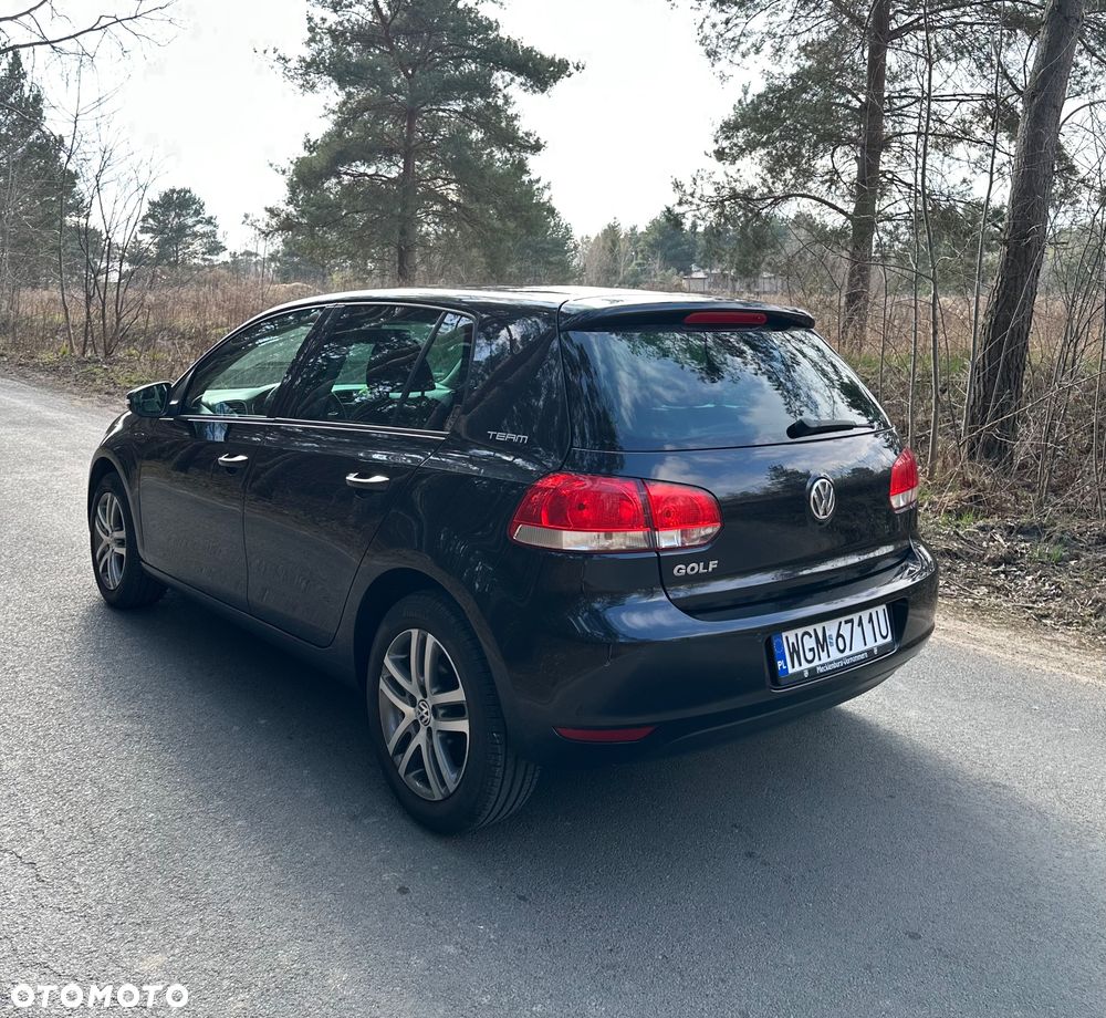 Volkswagen Golf - 6
