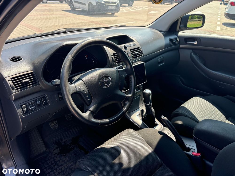 Toyota Avensis 1.8 VVT-i Combi - 19