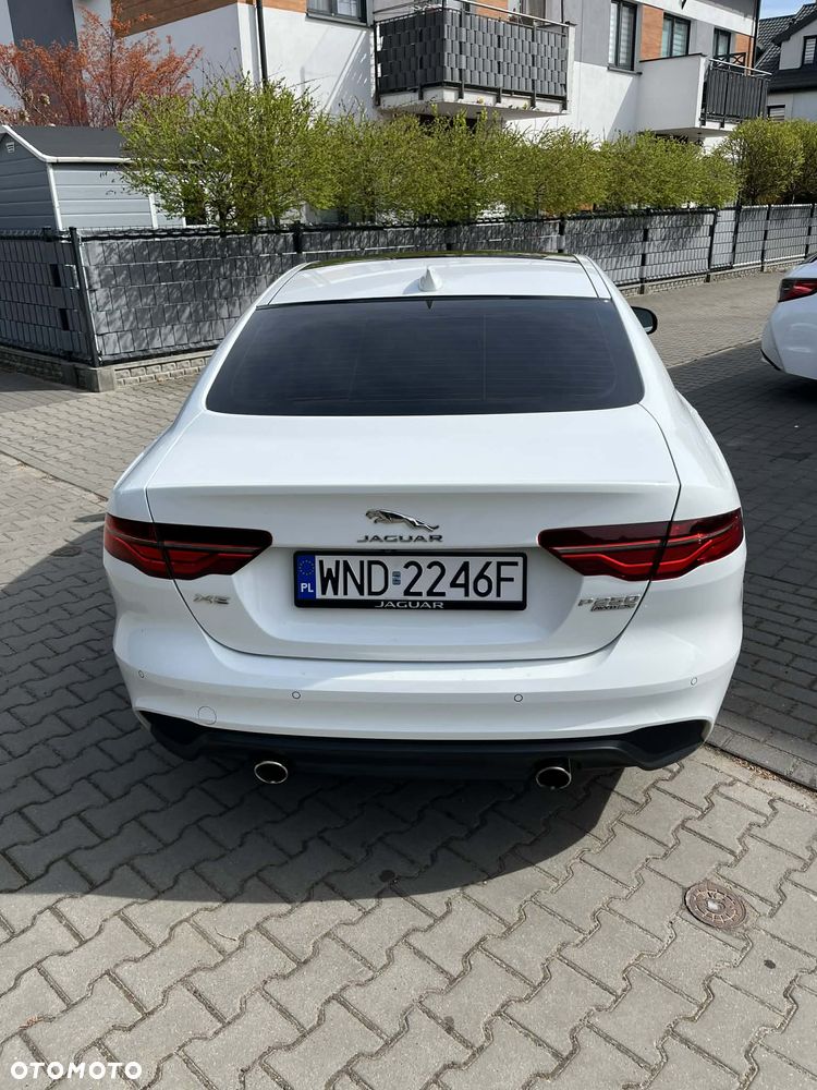 Jaguar XE - 8
