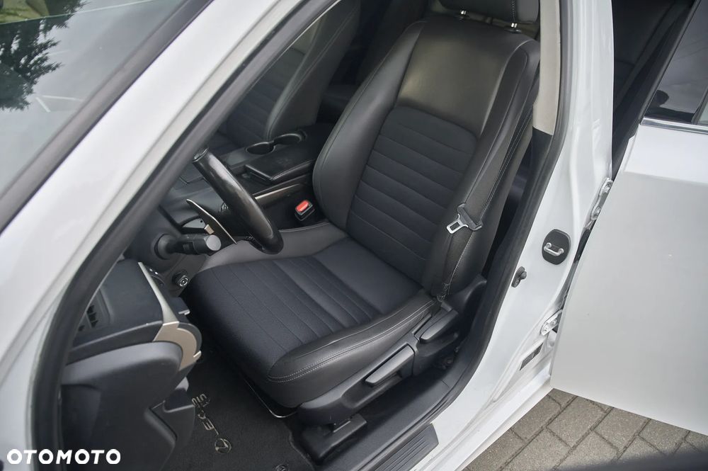 Lexus IS 200t / 300 F Sport - 20