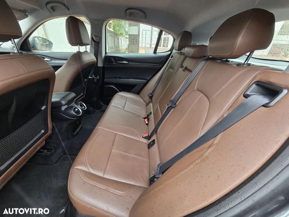 Alfa Romeo Stelvio - 13