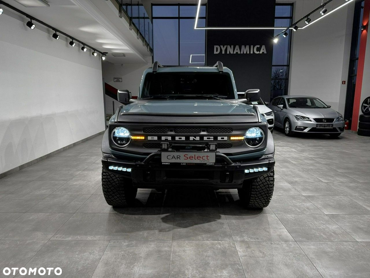 Ford Bronco - 3