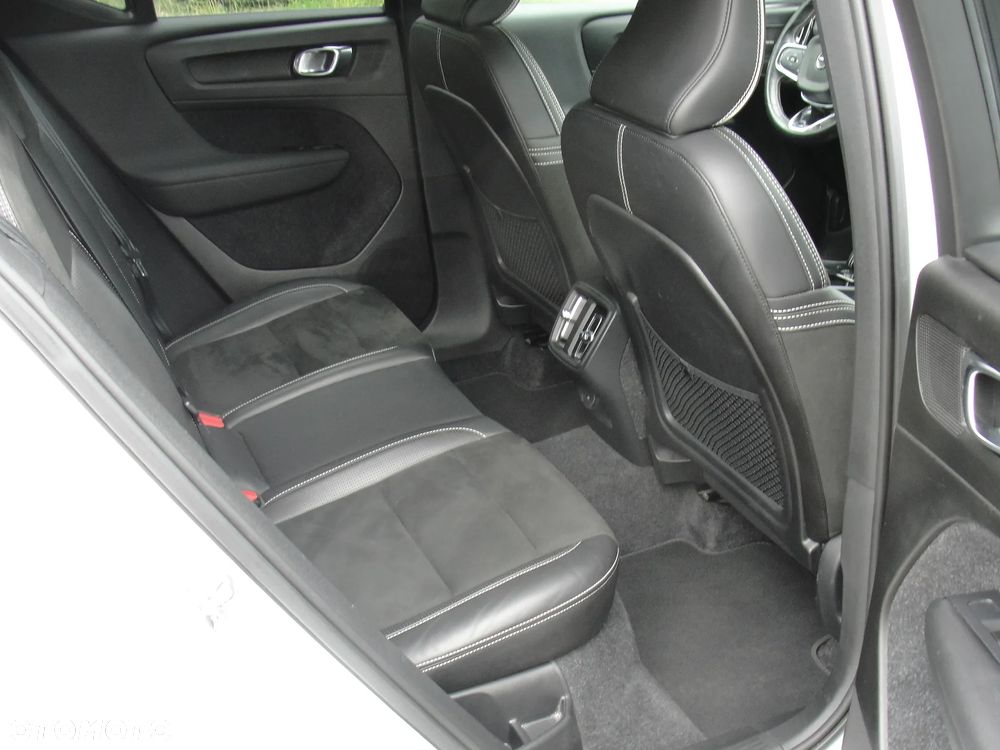 Volvo XC 40 D4 AWD Geartronic R-Design - 10