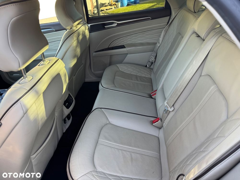 Ford Fusion - 10