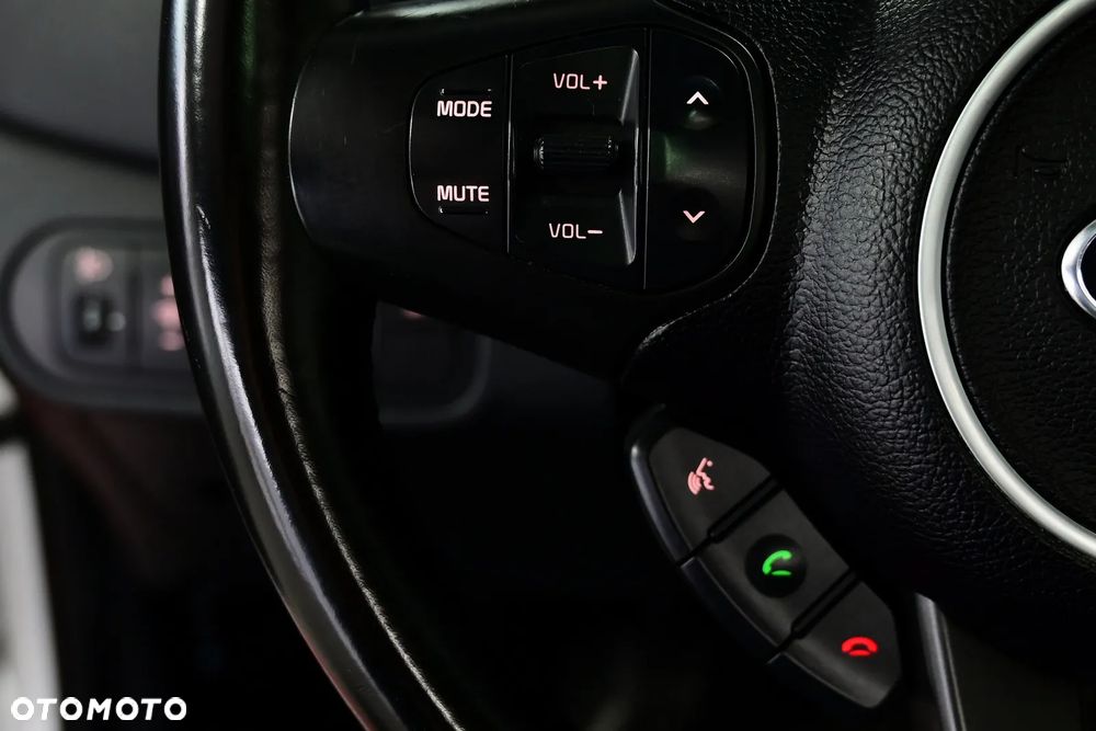 Kia Carens 1.7 CRDi M - 28