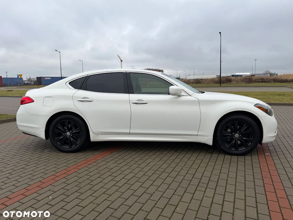 Infiniti M - 4