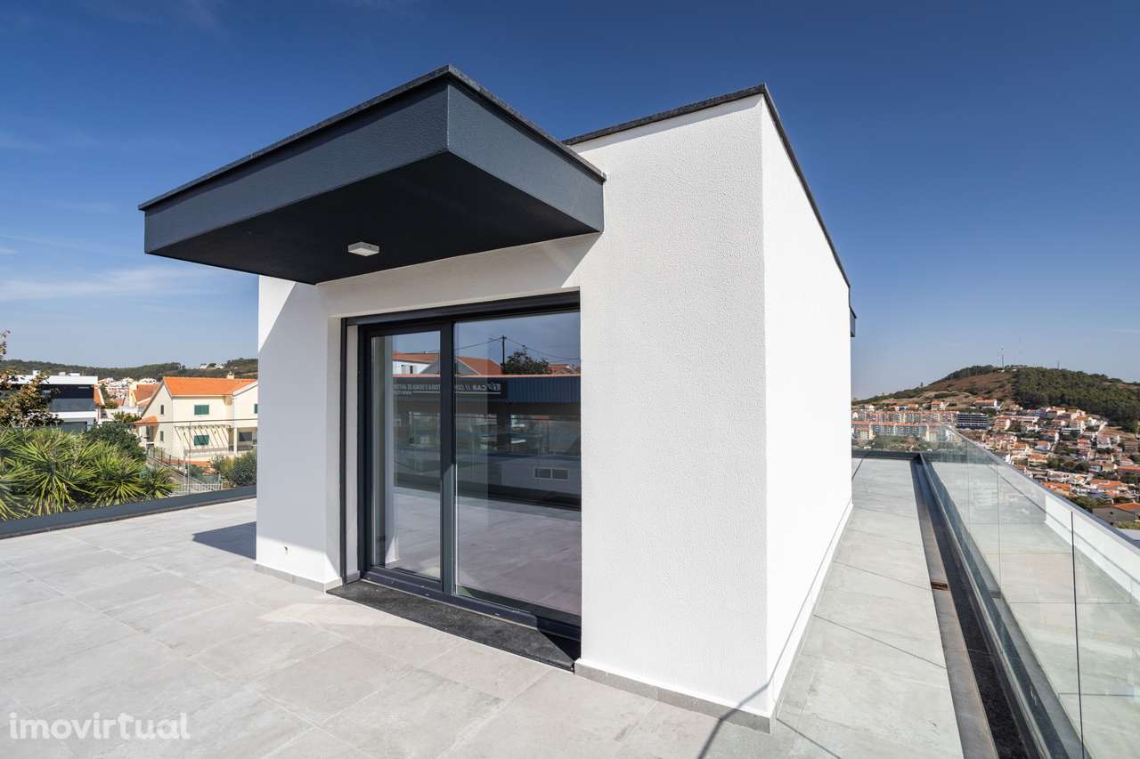 Luxuosa Moradia Isolada com Vista Panorâmica sobre Lisboa e Rooftop Pr - Grande imagem: 5/50