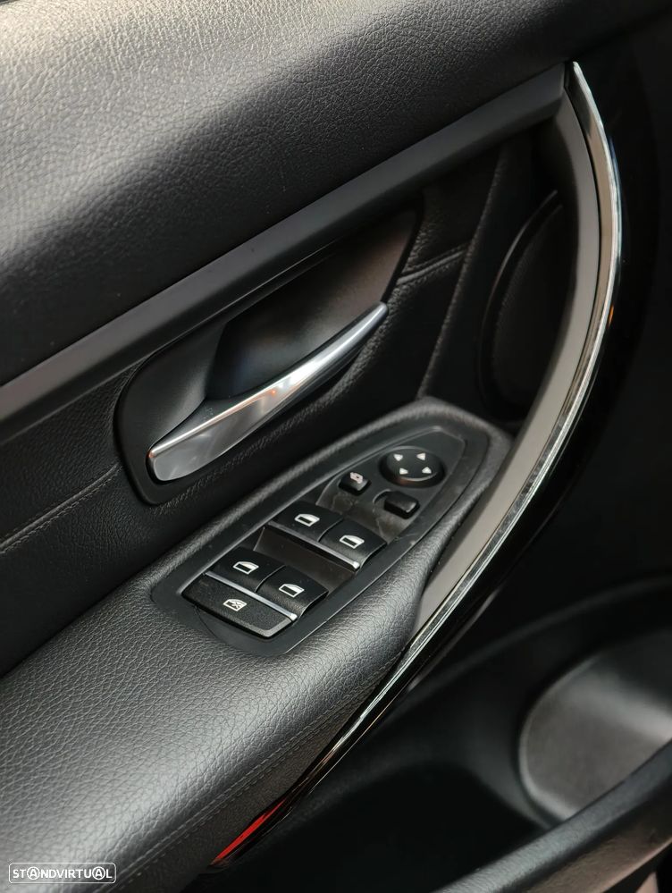 BMW 318 d Aut. Sport Line - 32